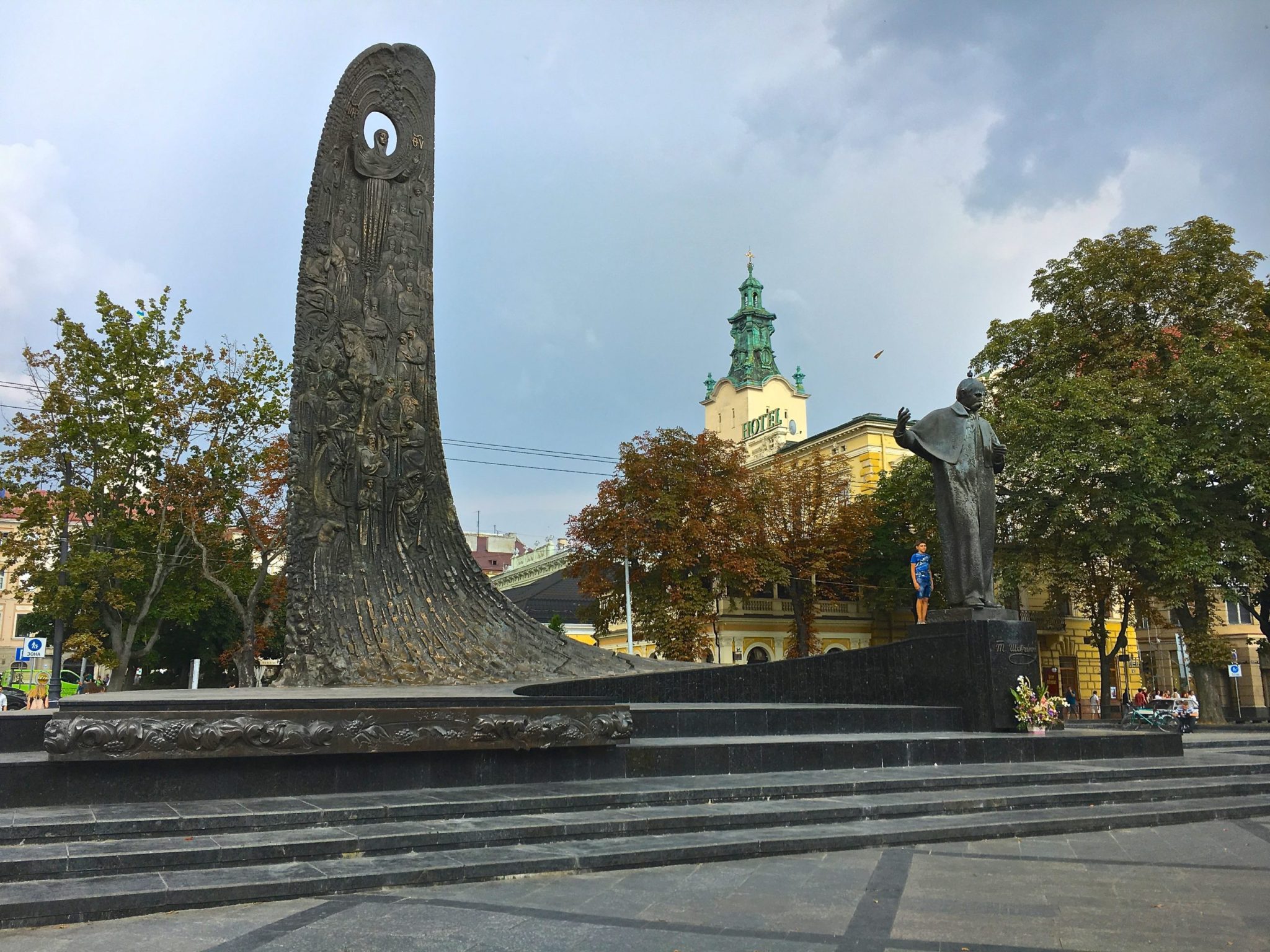 Taras Shevchenko Monument — Statue and Stela